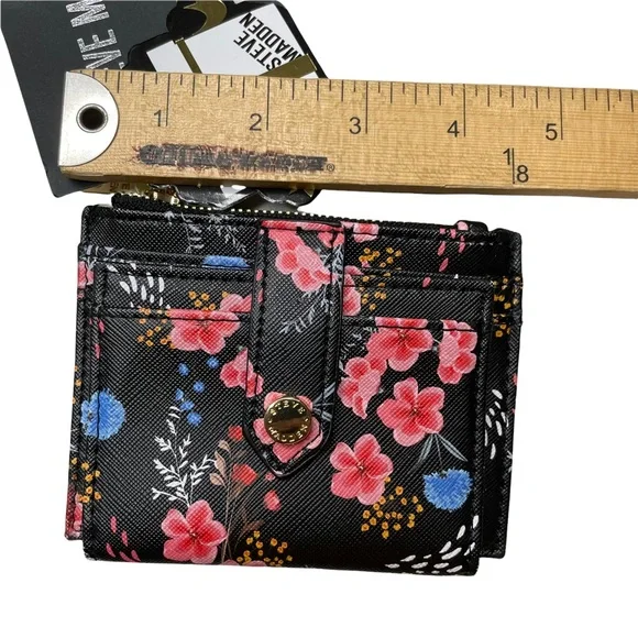 Steve Madden Bhayden card case - Picture 8 of 8